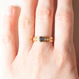 Anello vintage in oro giallo 18K con zaffiro (0.30ct ca.) e diamanti (0.08ctw ca.), anni '70
