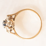 Anello a margherita vintage in oro giallo e bianco 9K con zaffiro (0.25ct ca.) e diamanti (0.06ctw ca.), anni ‘60