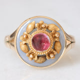Anello antico in oro giallo 8K con calcedonio azzurro e tormalina rosa, primi del ‘900