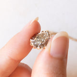 Collana vintage con catenina in oro giallo 9K e con ciondolo a margherita in oro giallo e bianco 9K con quarzo verde e diamanti, anni ‘70/‘80