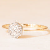 Anello a fiore antico in oro giallo e bianco 14K con diamanti di taglio vecchia miniera (0.14ctw ca.), anni ‘10