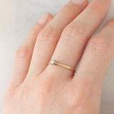 Solitario vintage in oro giallo 9K con diamante di taglio brillante (0.10ct ca.), anno 1982