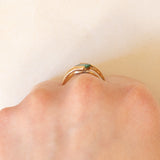 Anello vintage in oro giallo 9K con pasta di vetro verde e diamanti, anni ‘90