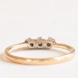 Trilogy vintage in oro giallo e bianco 9K con diamanti di taglio brillante (0.06ctw ca.)