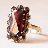 Anello a margherita vintage in oro giallo 8K con granati, anni ‘60/‘70