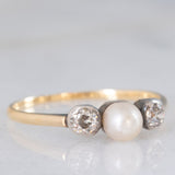 Trilogy antico in oro giallo 14K e argento con diamanti di taglio vecchia miniera (0.20ctw ca.) e perla bianca, anni ‘10/‘20