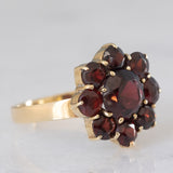 Anello a fiore vintage in oro giallo 8K con granati (2ctw ca.), anni ‘50/‘60