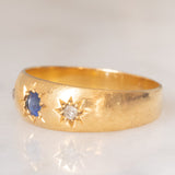 Anello gypsy vintage in oro giallo 14K con zaffiro (0.10ct ca.) e diamanti di taglio rosetta (0.04ctw ca.), anni ‘40/‘50