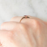 Solitario antico in oro giallo 9K con tormalina rosa (0.25ct ca.), anni ‘10/‘20