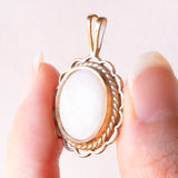 Collana vintage con catenina in oro giallo 9K e con ciondolo in oro giallo 9K con opale (3ct ca.), anni ‘70