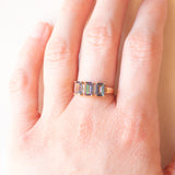 Anello vintage in oro giallo 9K con topazi mistici (1.80ctw ca.) e diamanti (0.03ctw ca.), anni ‘90/anni ‘2000