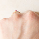 Anello vintage in oro giallo e bianco 18K con rubino sintetico (0.07ct ca.), anni ‘60/‘70