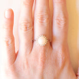 Anello a margherita vintage in oro bianco 14K con perla bianca e diamanti (0.36ctw ca.), anni ‘60