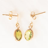 Orecchini pendenti vintage in oro giallo 9K con peridoti verdi (1ctw ca.)