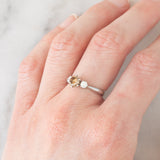 Trilogy vintage in platino con diamante centrale fancy brown (0.57ct) e diamanti laterali (0.20ctw)