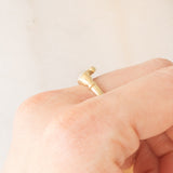 Anello Claddagh vintage in oro giallo e bianco 9K con diamante