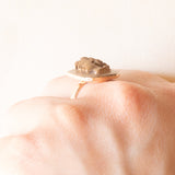 Anello vintage in oro giallo 9K con cammeo su lava, anni ‘40/‘50