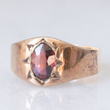 Anello chevalier retrò in oro giallo 14K con granato (1ct ca.), anni ‘40