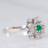 Anello a fiocco di neve in oro bianco 14K con smeraldo (0.13ct ca.) e diamanti (0.24ctw ca.), anni ‘70