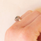 Anello a margherita vintage in oro giallo 9K con zaffiro (0.35ct ca.) e diamanti (0.14ctw ca.), anni ‘70/‘80