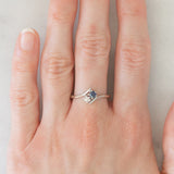 Toi et Moi vintage in oro bianco 14K con zaffiro (0.15ct ca.) e diamante, anni ‘70