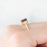 Solitario moderno in oro giallo 10K con granato (1.90ct ca.), anno 2017