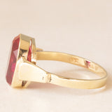 Anello da cocktail vintage in oro giallo 8K con rubino sintetico (10ct ca.), anni ‘70
