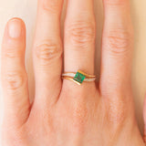 Anello vintage in oro giallo 9K con pasta di vetro verde e diamanti, anni ‘90
