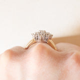 Anello a fiore vintage in oro giallo e bianco 14K con diamanti di taglio brillante (0.95ctw ca.), anni ‘60/‘70