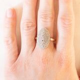 Anello vintage in oro giallo e bianco 9K con pavé di diamanti per un totale stimato di 1ct ca., anni ‘80/‘90