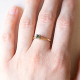 Anello solitario in oro giallo e bianco 14K con cromodiopside, anni ‘60/‘70