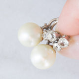 Orecchini vintage in oro bianco 18K con perle bianche e diamanti di taglio vecchia miniera (0.70ctw ca.), anni ‘40/‘50