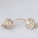 Orecchini Art Déco in oro bianco 18K con diamanti di taglio brillante (0.30ctw ca.), anni ‘30/‘40
