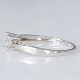 Anello “solitario” vintage in oro bianco 9K con illusion setting diamanti di taglio princess (0.15ctw ca.), anni ‘80/‘90