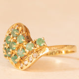 Anello vintage in oro giallo 18K con smeraldi (0.20ctw ca.) e diamanti (0.10ctw ca.), anni ‘70/‘80