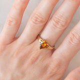 Anello da cocktail vintage in oro giallo 9K con scapolite (1.36ct ca.)