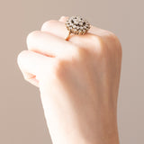 Anello a fiore vintage in oro giallo 18K con diamanti di taglio brillante (1.60ctw ca.), anni ‘60/‘70