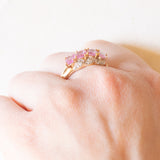 Veretta vintage in oro giallo e bianco 14K con zaffiri rosa sintetici (1.40ctw ca.) e diamanti (0.03ctw ca.), anni ‘70/‘80