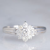 Anello a fiore vintage in platino con diamanti di taglio brillante (0.32ctw), anni ‘70/‘80