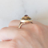 Anello antico in oro giallo 8K con calcedonio azzurro e tormalina rosa, primi del ‘900