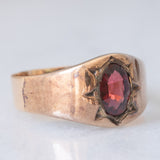 Anello chevalier retrò in oro giallo 14K con granato (1ct ca.), anni ‘40