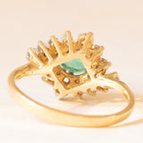 Anello a margherita vintage in oro giallo 14K con smeraldo (0.35ct ca.) e diamanti (0.50ctw ca.), anni ‘70