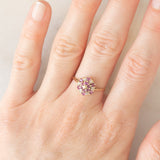 Anello a fiore vintage in oro giallo 9K con rubini (0.40ctw ca.) e diamanti, anni ‘70