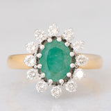 Anello a margherita vintage in oro giallo e bianco 14K con smeraldo (1.75ct ca.) e diamanti di taglio brillante (0.72ctw ca.), anni ‘70