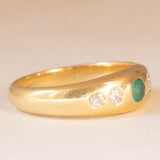 Anello gypsy vintage in oro giallo 18K con smeraldo (0.15ct ca.) e diamanti di taglio brillante (0.20ctw ca.), anni ‘60