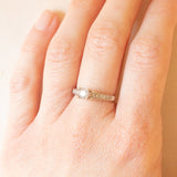 Anello vintage in oro bianco 9K con diamanti di taglio brillante (0.33ctw ca.), anni ‘80