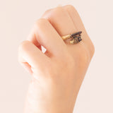 Anello a serpente antico in oro giallo 14K con granati e perlina bianca, primi del ‘900