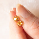 Orecchini punto luce vintage in oro giallo 9K con quarzi citrini (0.40ct ca.), anni ‘70