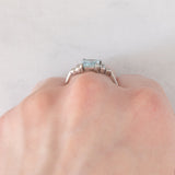 Anello vintage in platino con acquamarina (1.40ct ca.) e diamanti (0.18ctw ca.), anni ‘70