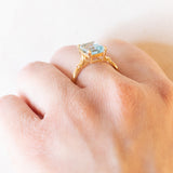 Anello vintage francese in oro giallo 18K con topazio azzurro trattato (2.70ct ca.), anni ‘50/‘60